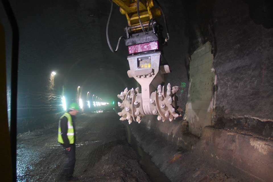Tunnelbau mit Rockwheel Anbaufräsen